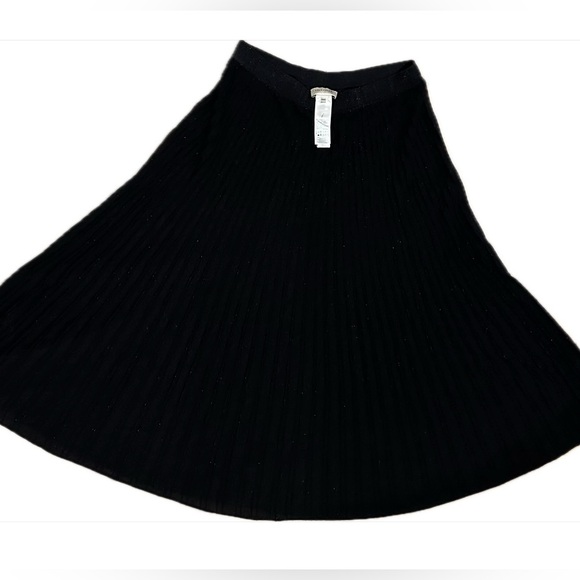 Falconieri elastic pleated skirt with a short underskirt. 84 inches long